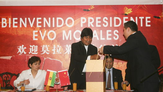 OBSEQUIOMoralesBoliviaBeijingEFE_CLAIMA2-1.jpg