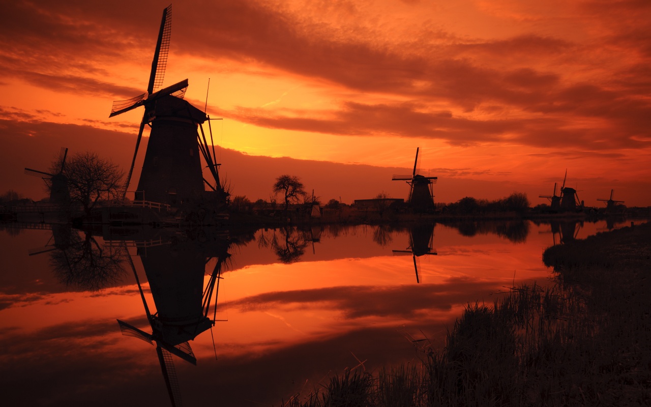 Puesta_de_Sol_Kinderdijk1280x800808561-1.jpeg