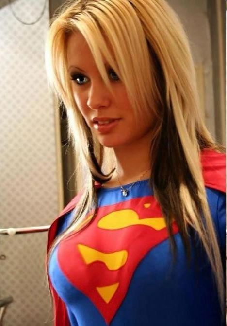 SuperGirlHotCosplay-1.jpg