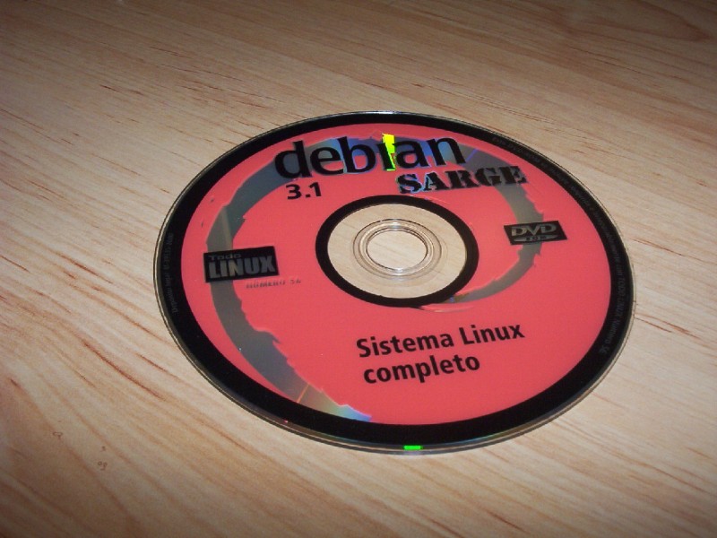 DebianSargeCDHistoriadeDebian800x600-1.jpg