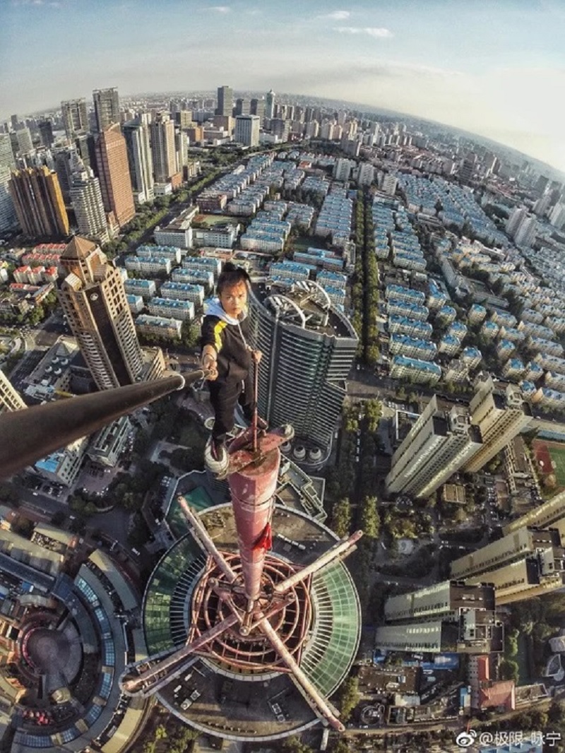 wu_yongning-rooftopping-01.jpg