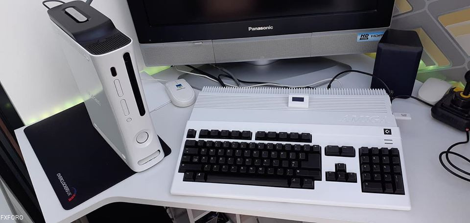 amiga-mod-xbox360_white-01.jpg