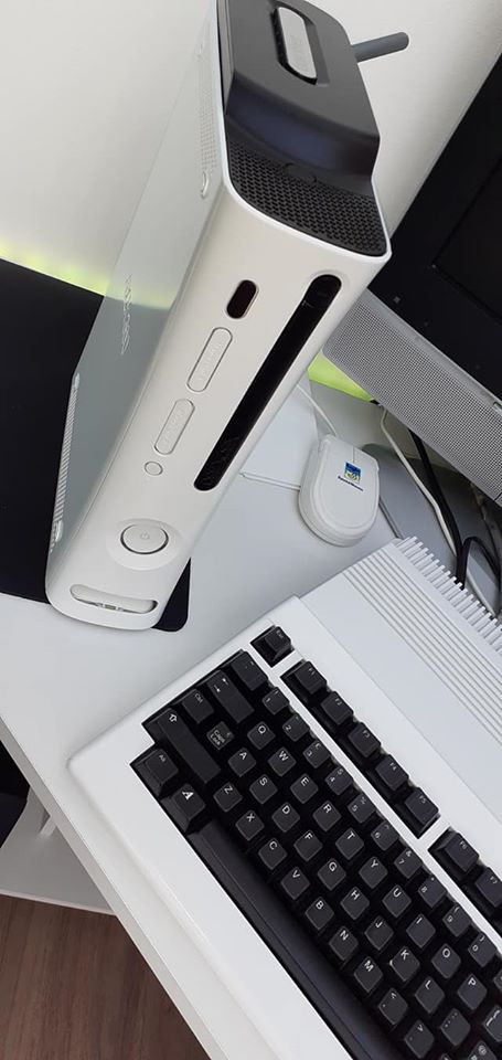amiga-mod-xbox360_white-02.jpg